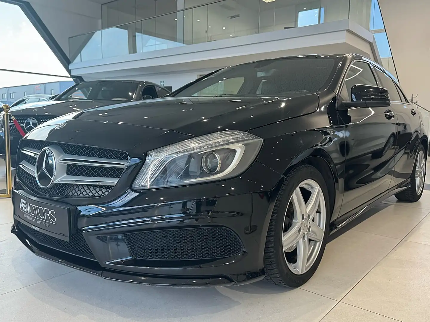 Mercedes-Benz A 180 d Aut.*AMG-LINE*NAVI*KREDIT*GARANTIE* Schwarz - 1