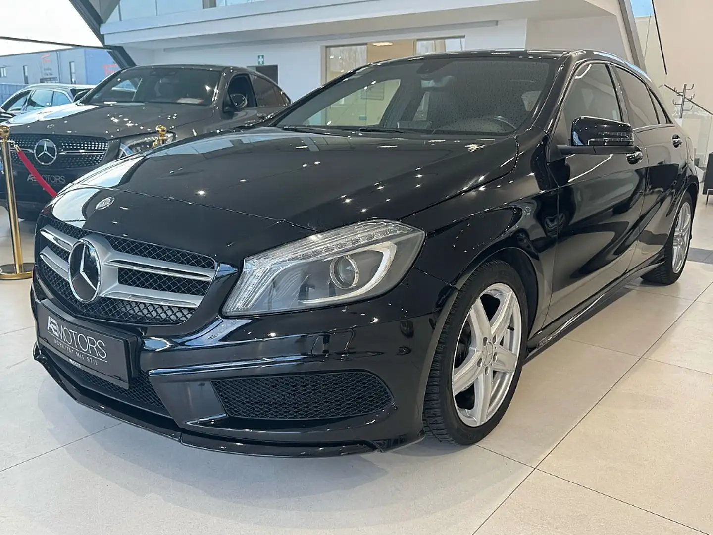 Mercedes-Benz A 180 d Aut.*AMG-LINE*NAVI*KREDIT*GARANTIE* Schwarz - 2