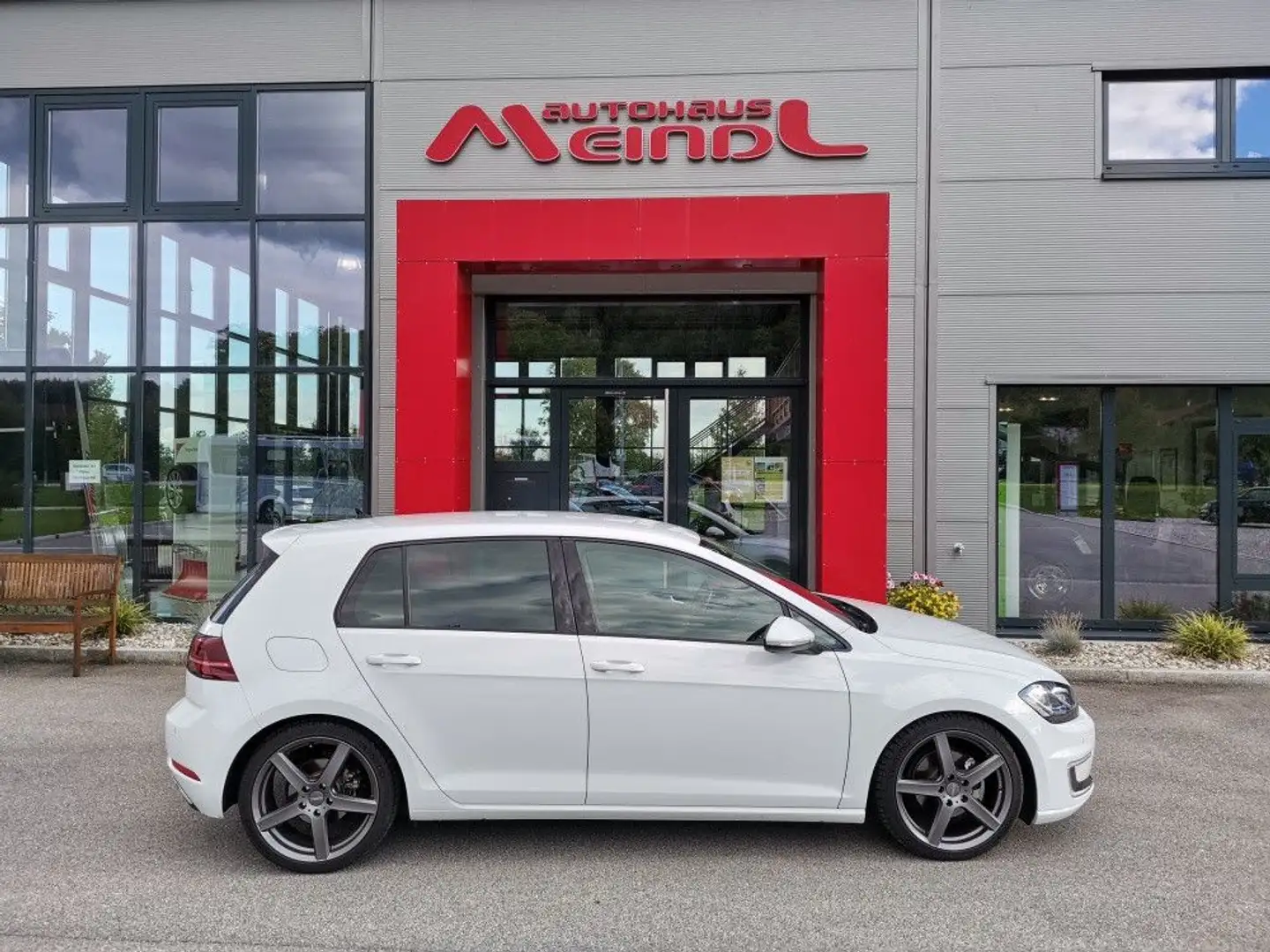 Volkswagen Golf VII Lim. e-Golf, DYNAUDIO, Vollausstattung Blanc - 2