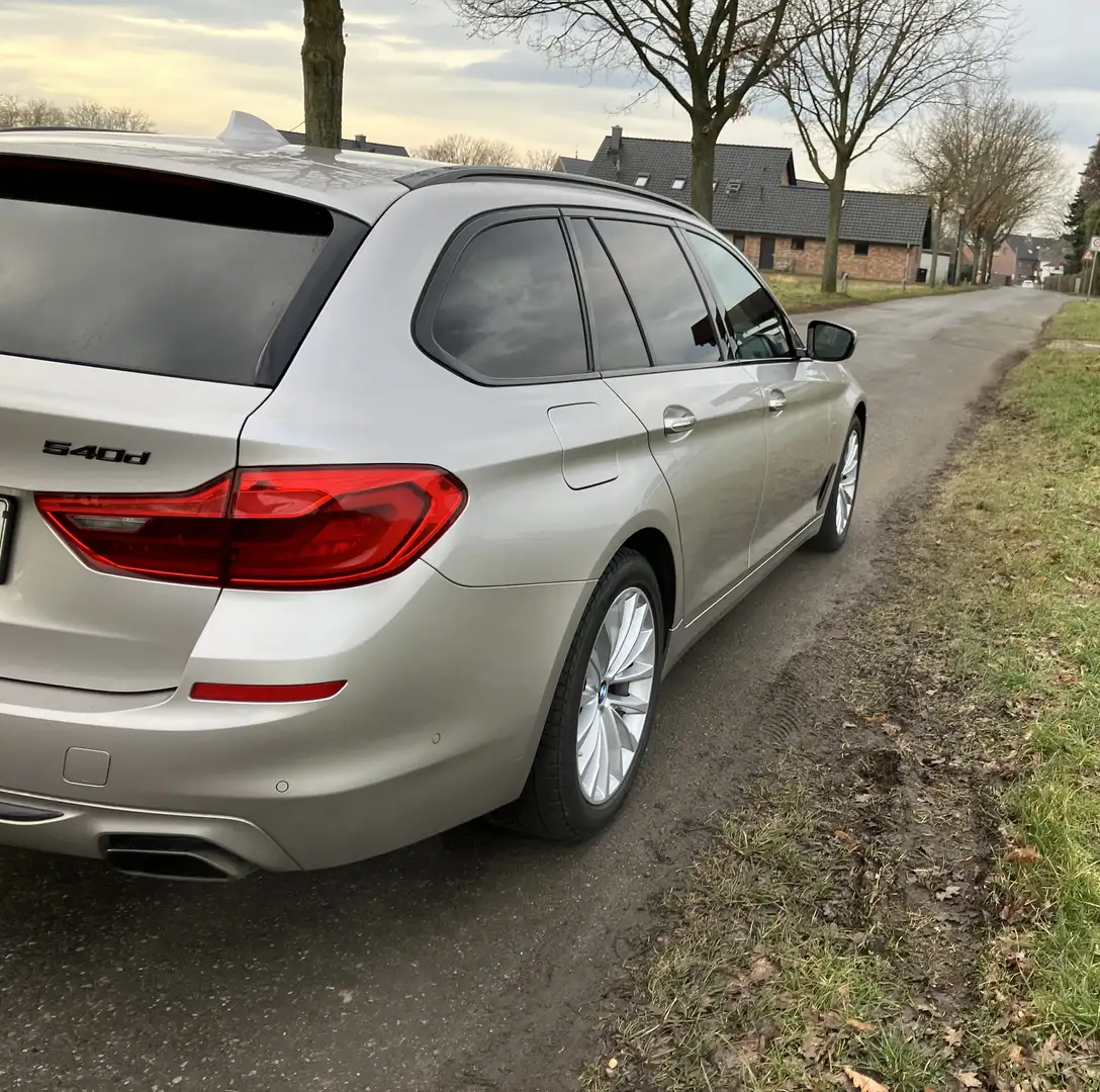 BMW 540 540 d xDrive Sport Line Individual 8-fach Alu Plateado - 2