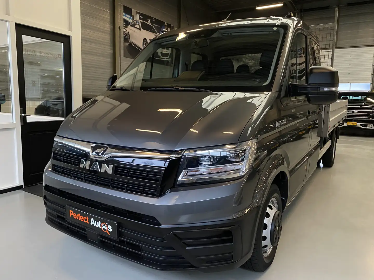 MAN TGE 50 2.0 Lang DL DC Airco, Dubbellucht, Navi, Dubbel Grau - 1