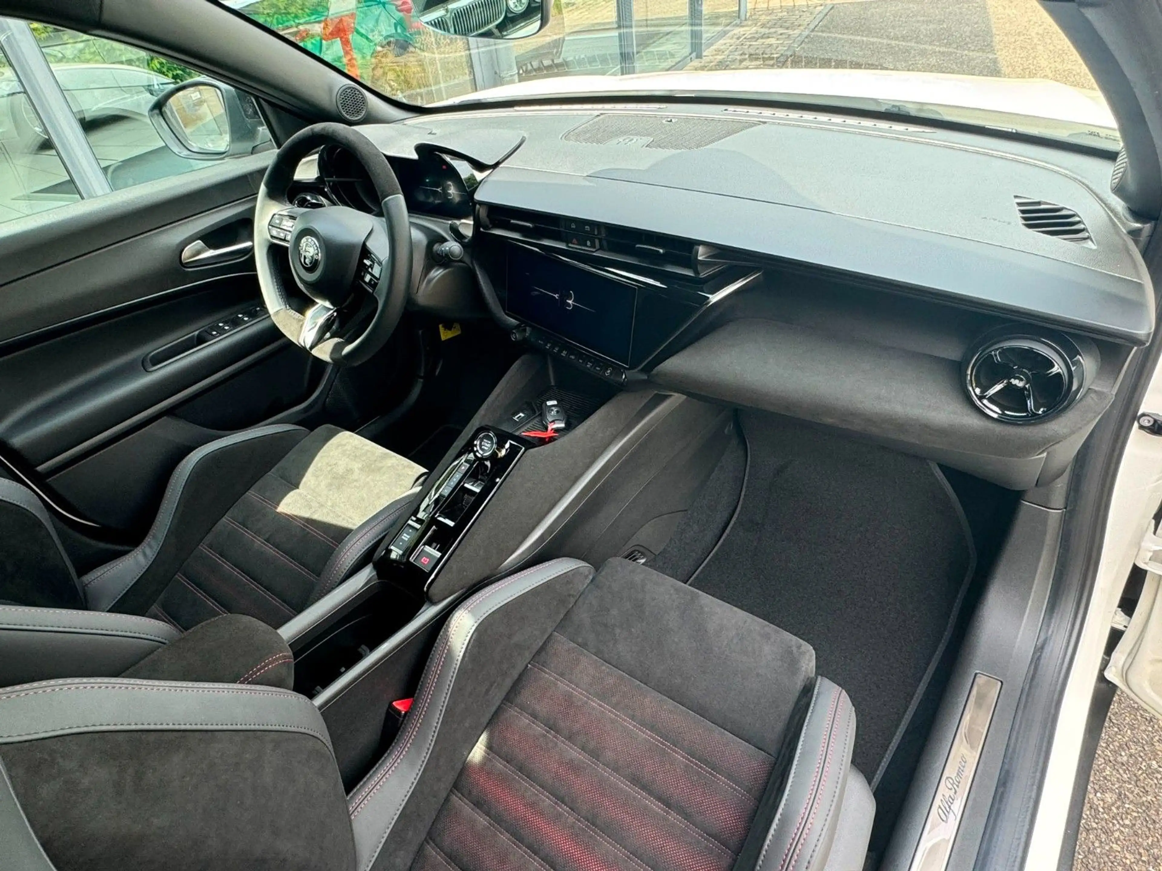 Alfa Romeo Junior Ibrida 1.2 VGT 48V-Hybrid 107 kW Speciale — photo 10