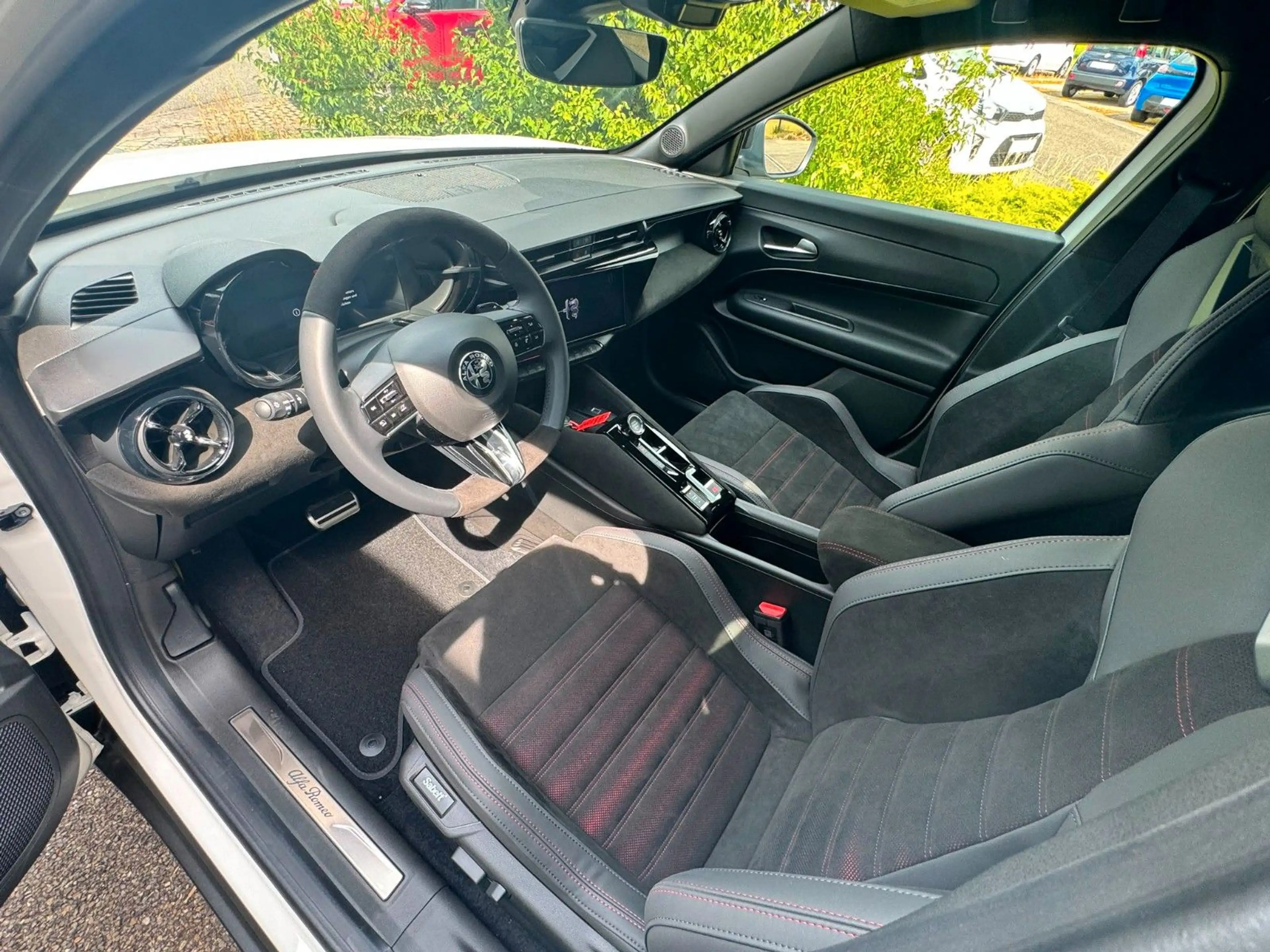 Alfa Romeo Junior Ibrida 1.2 VGT 48V-Hybrid 107 kW Speciale — photo 14