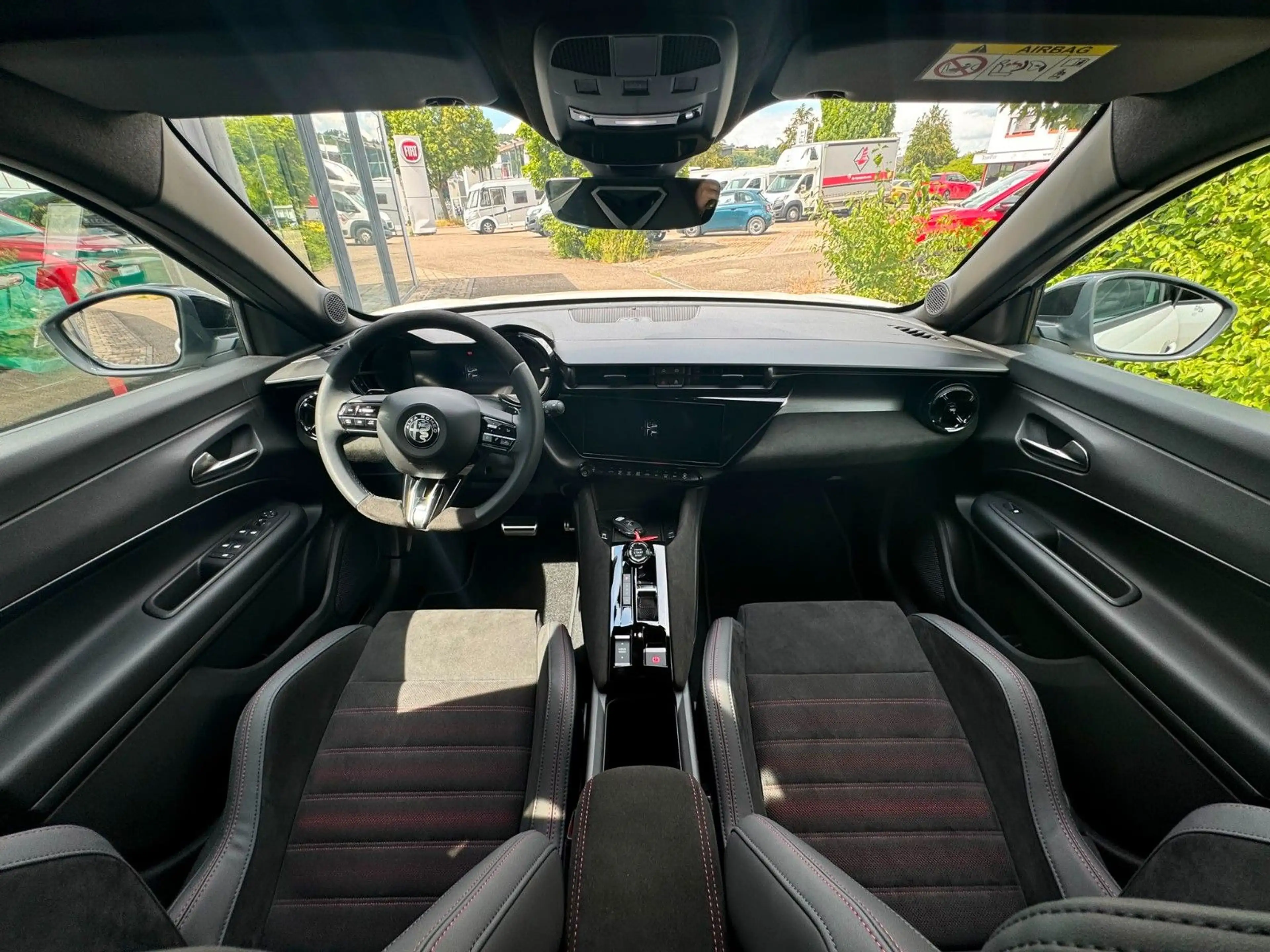 Alfa Romeo Junior Ibrida 1.2 VGT 48V-Hybrid 107 kW Speciale — photo 13