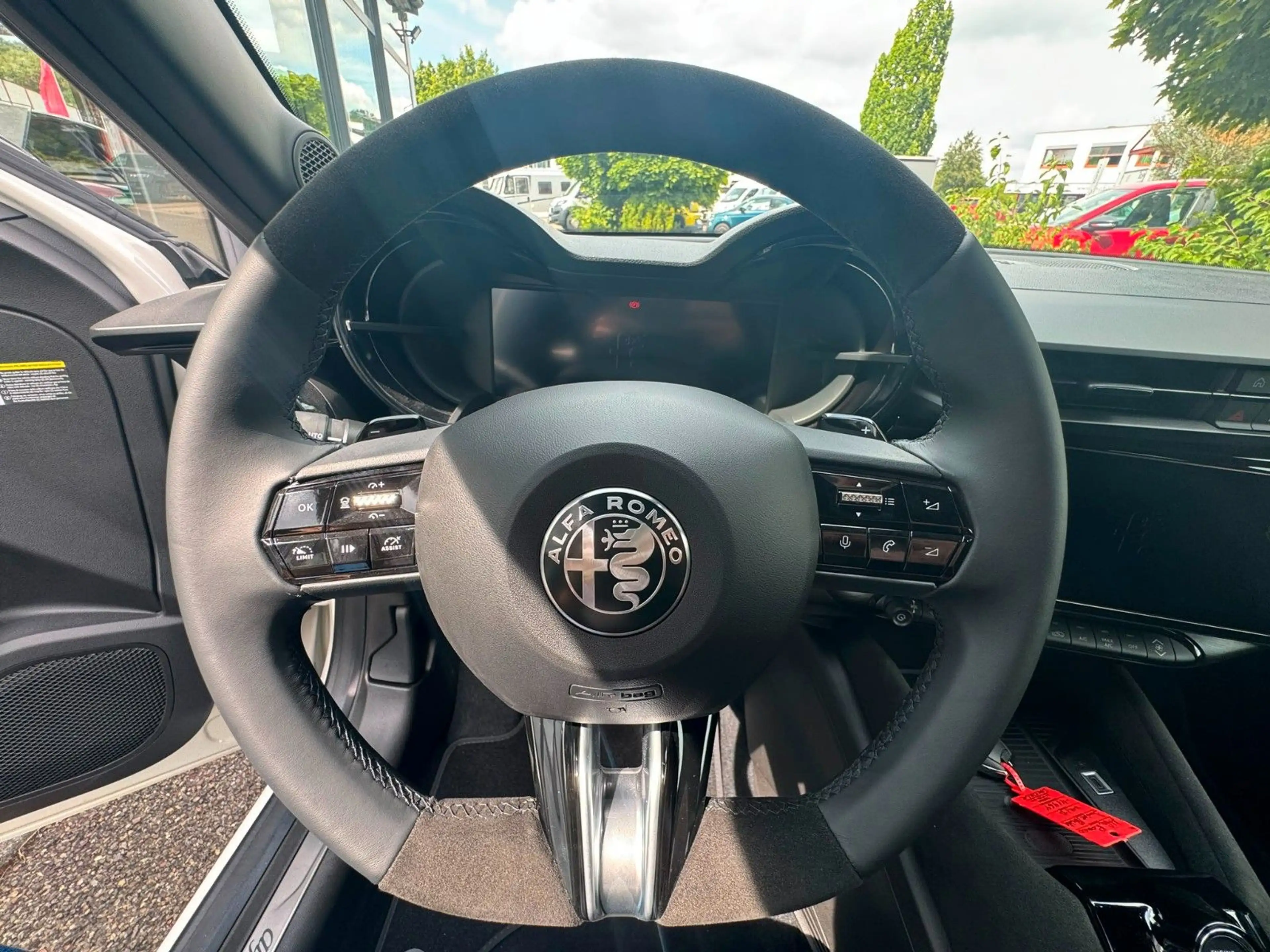 Alfa Romeo Junior Ibrida 1.2 VGT 48V-Hybrid 107 kW Speciale — photo 16