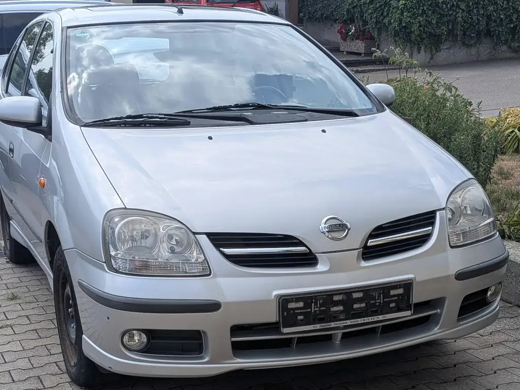 Nissan Almera Tino 2005 из Европы — купить под ключ