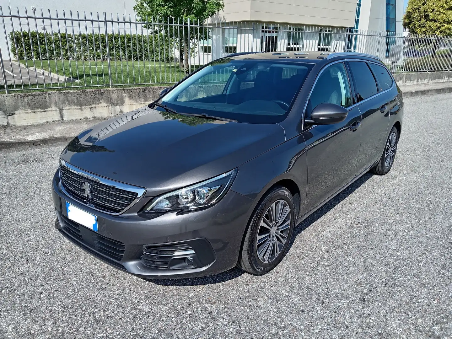 Peugeot 308 SW 1.5 bluehdi Allure 130cv aut. unicop Iva espost Grigio - 1