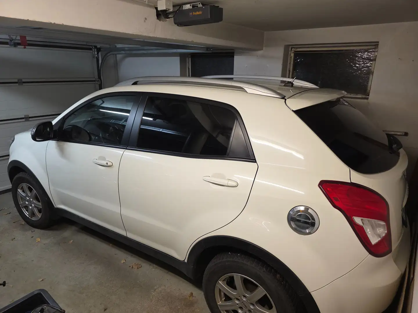 SsangYong Korando Korando C 2,2 Plus AWD M/T Weiß - 1