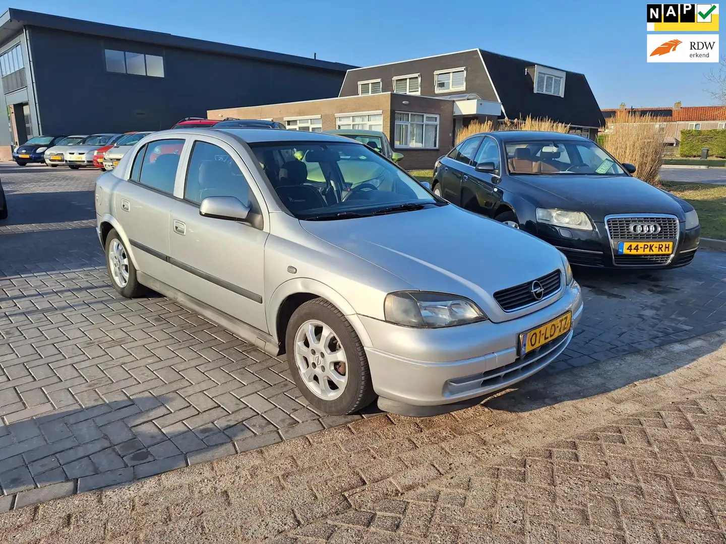 Opel Astra 1.6 Njoy / AUTOMAAT / APK oktober 2025 Grau - 1