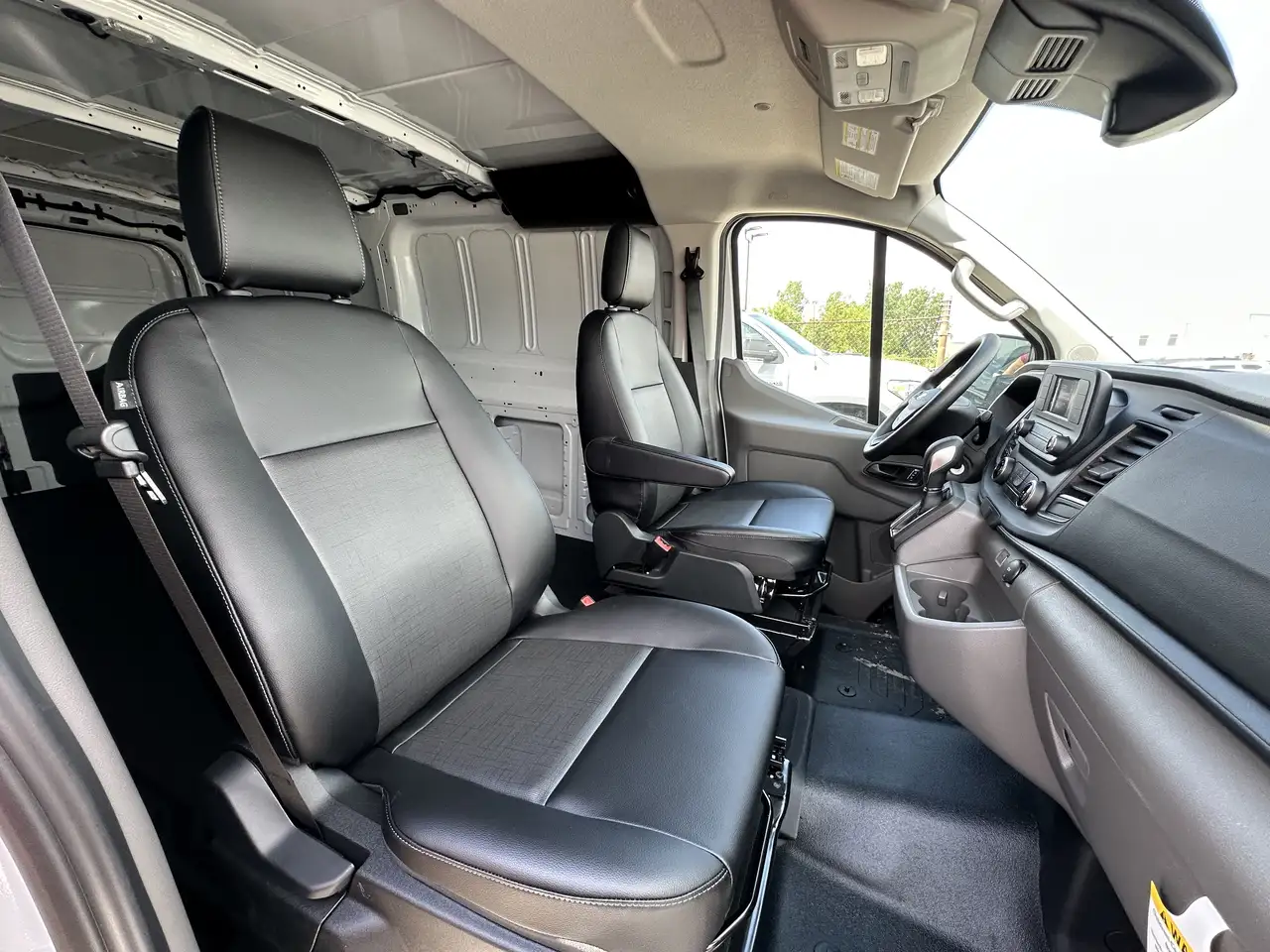 Ford Transit Cargo Van снимка Ford Transit Cargo Van