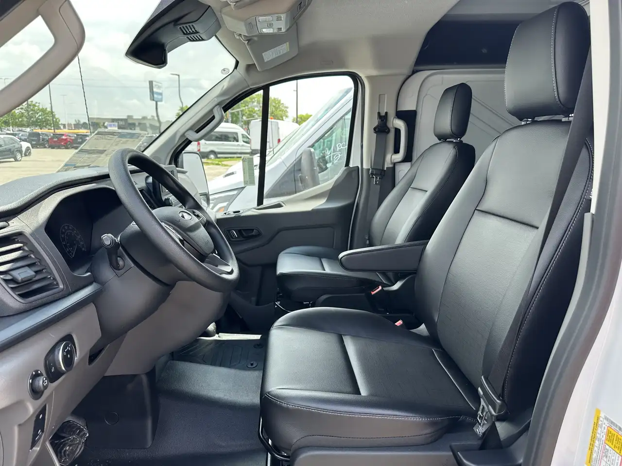 Ford Transit Cargo Van снимка Ford Transit Cargo Van