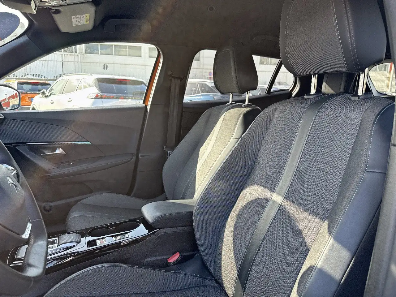 Peugeot 2008 PureTech 130 EAT8 Allure Pack S/S aut. 10