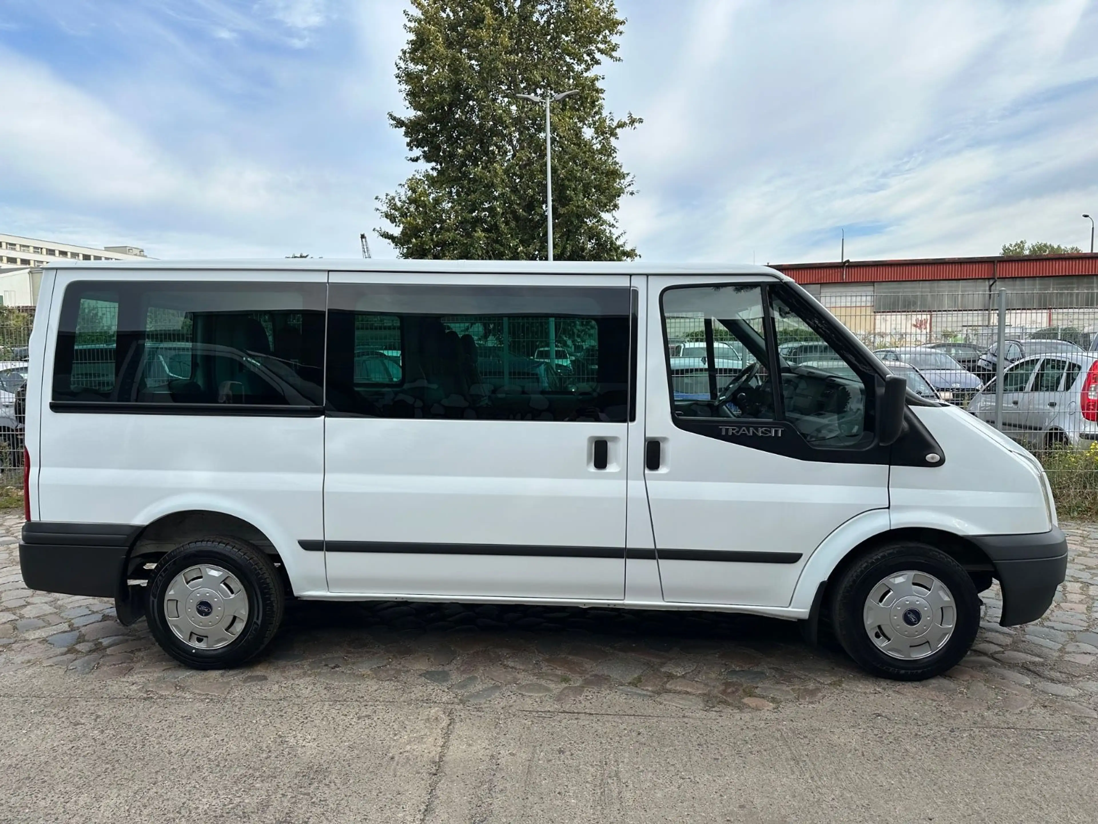 Ford Transit Kombi FT300*L2H1*9SITZE*KLIMA*AHK — photo 8