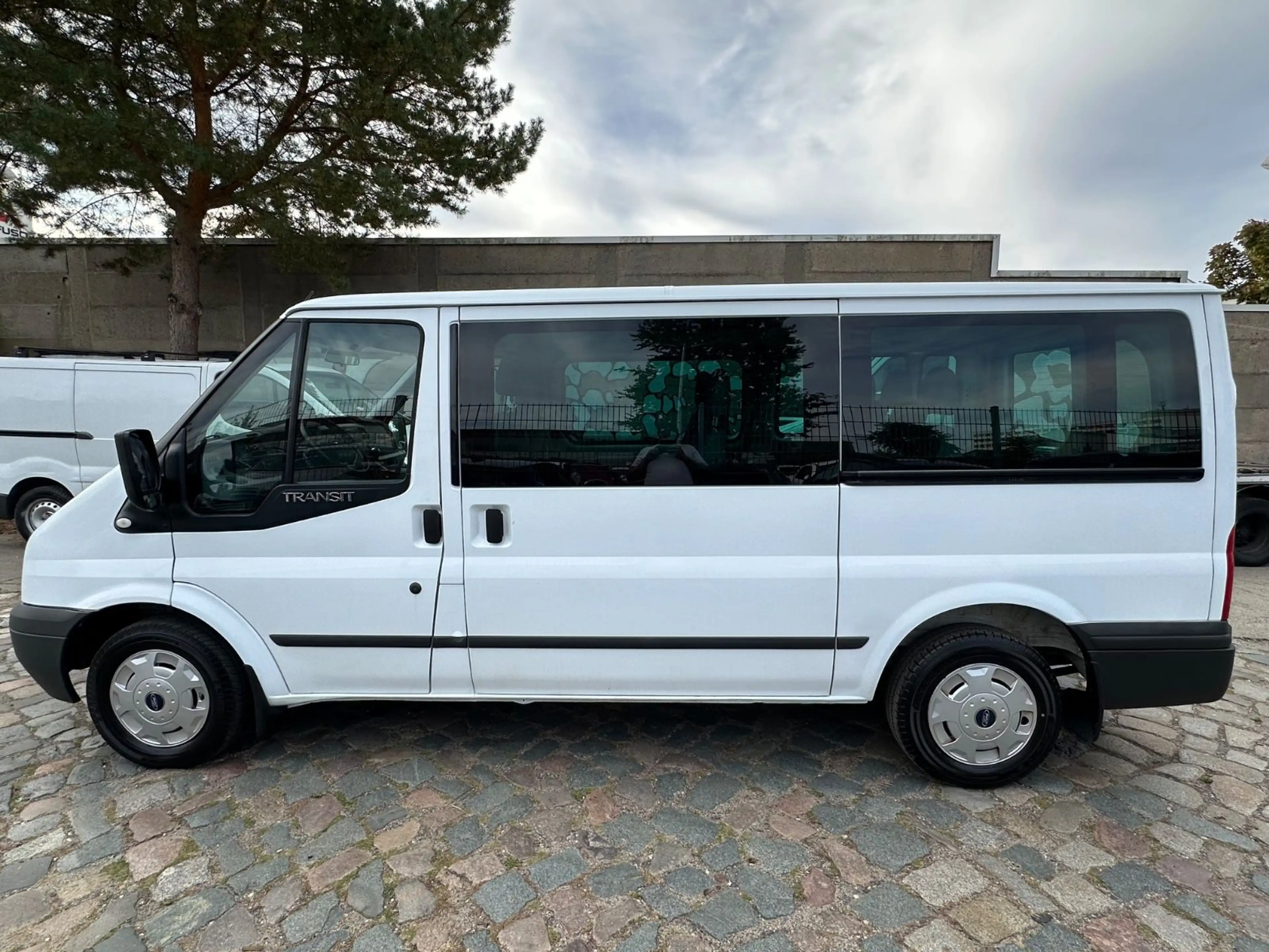 Ford Transit Kombi FT300*L2H1*9SITZE*KLIMA*AHK — photo 7