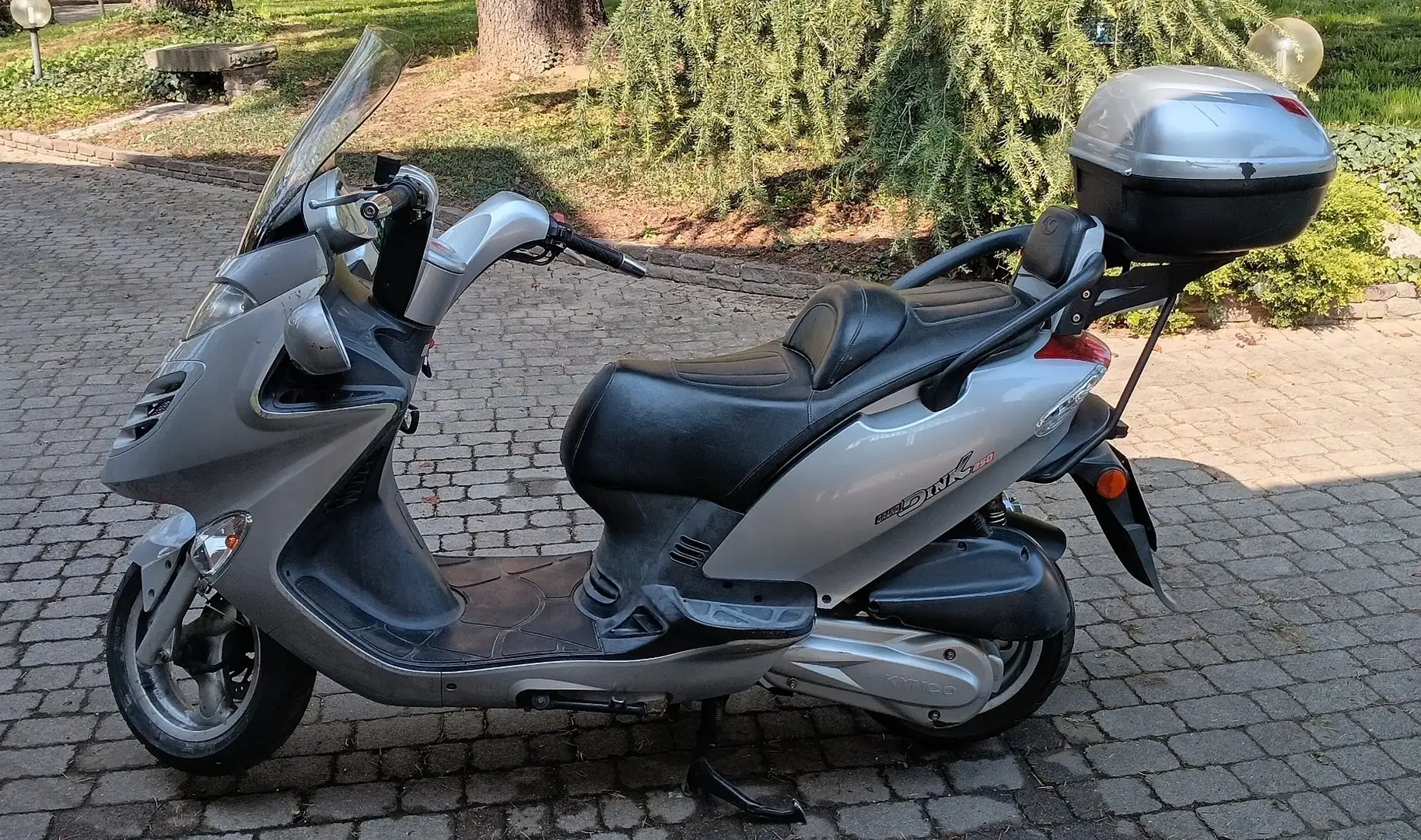 Kymco Grand Dink 250 usata a Cornate d'Adda per € 850