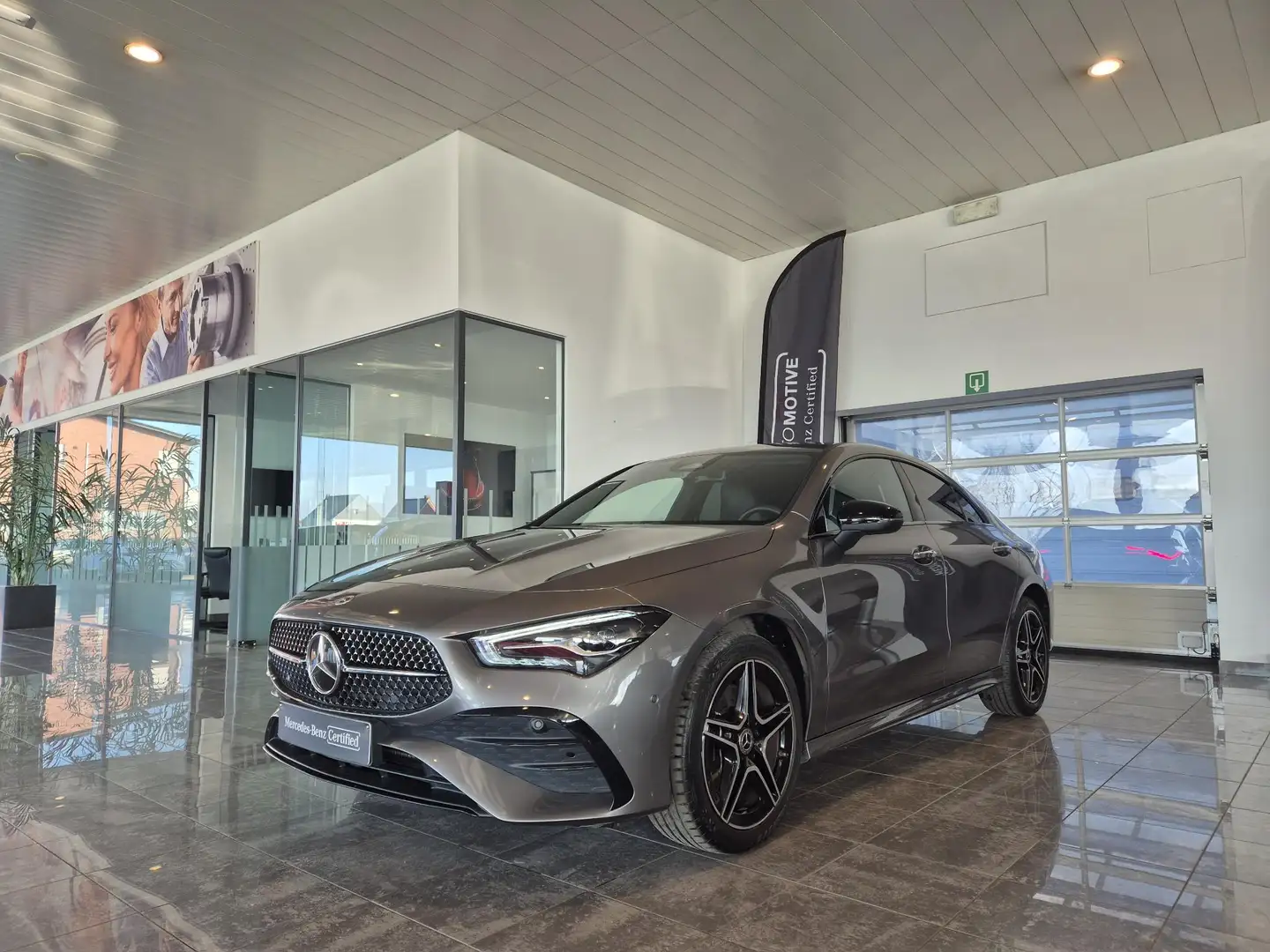 Mercedes-Benz CLA 250 e Coupé AMG Line | Nightpack | Verwarmde Zetels | Grijs - 2