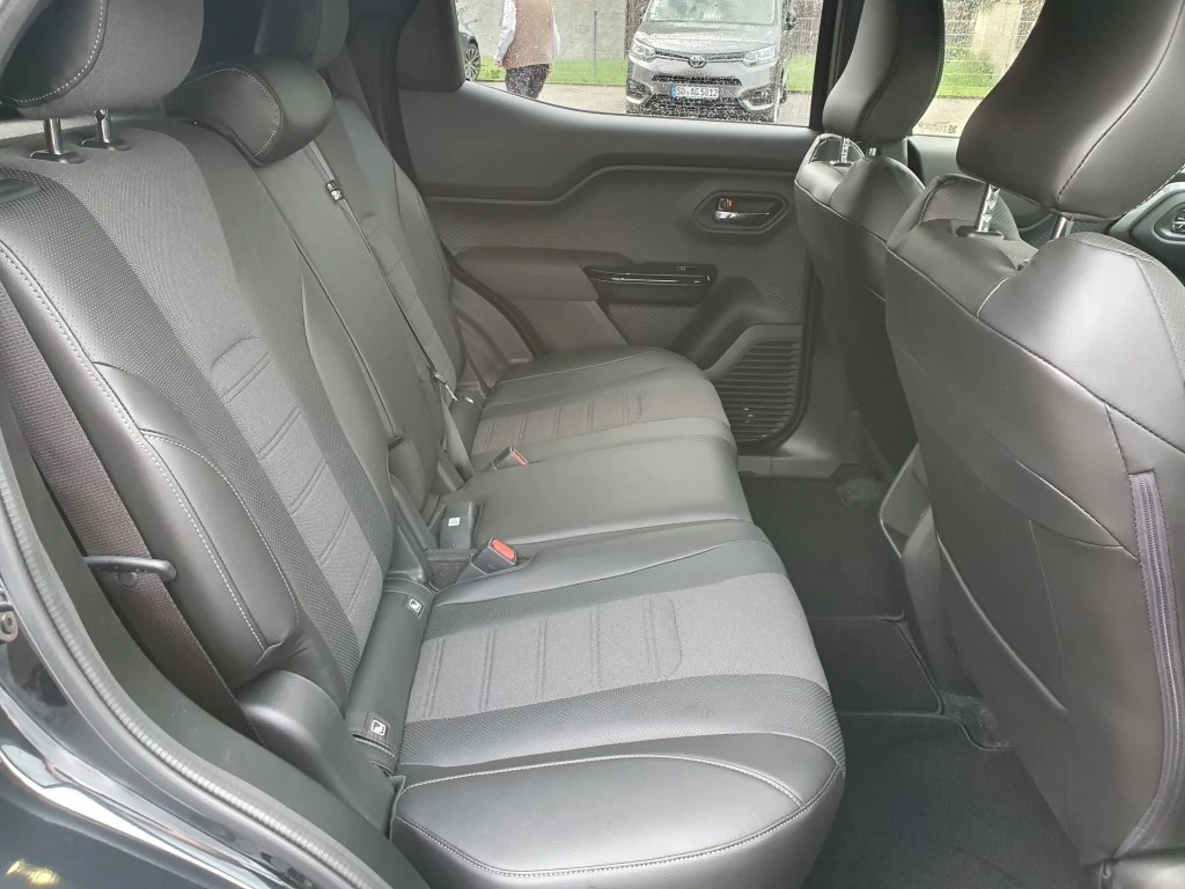 Toyota Urban Cruiser 61kWh Lounge — photo 11