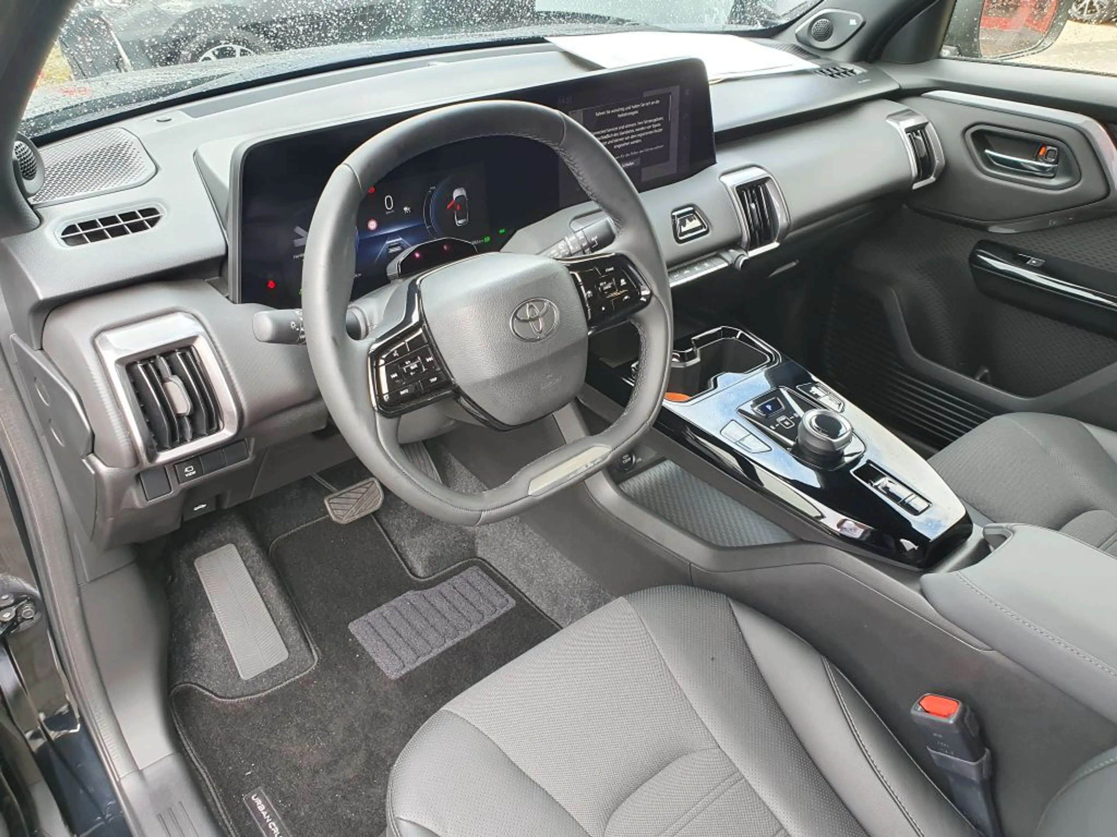 Toyota Urban Cruiser 61kWh Lounge — photo 13