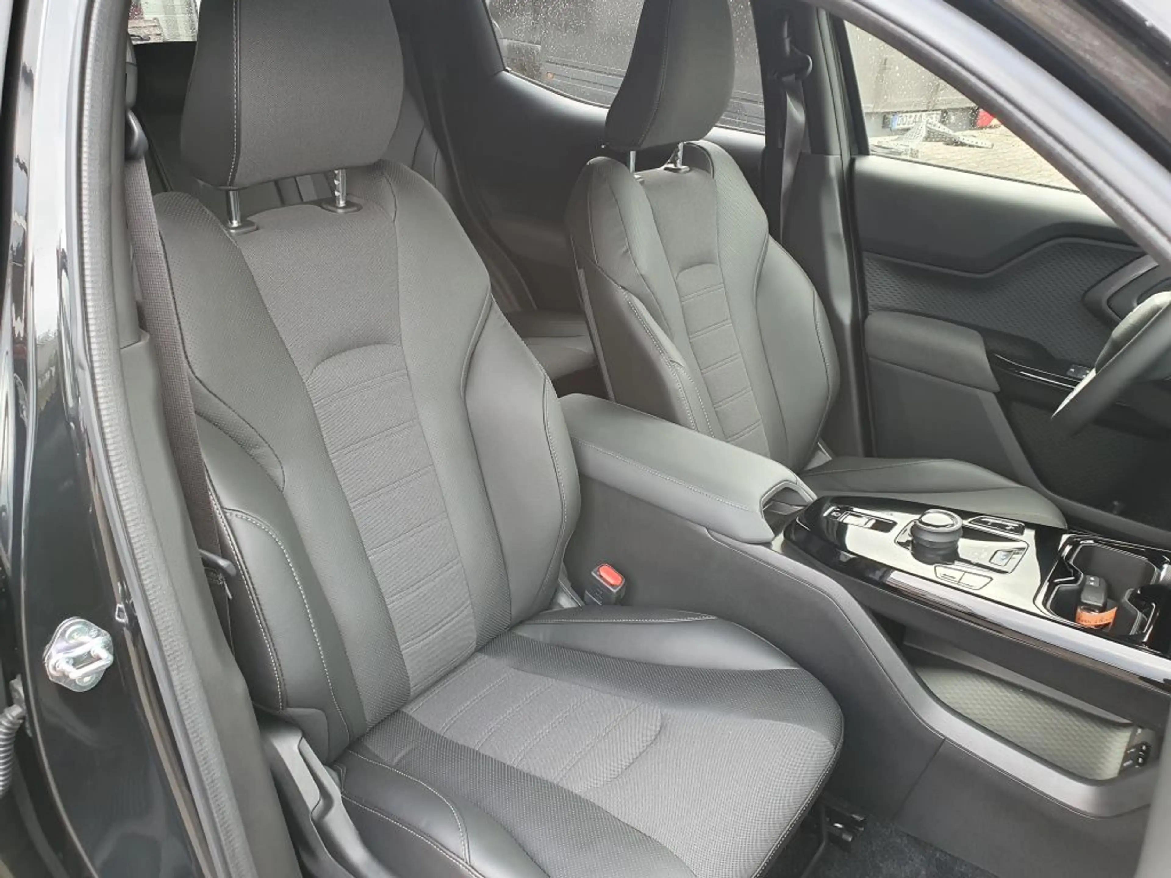 Toyota Urban Cruiser 61kWh Lounge — photo 10