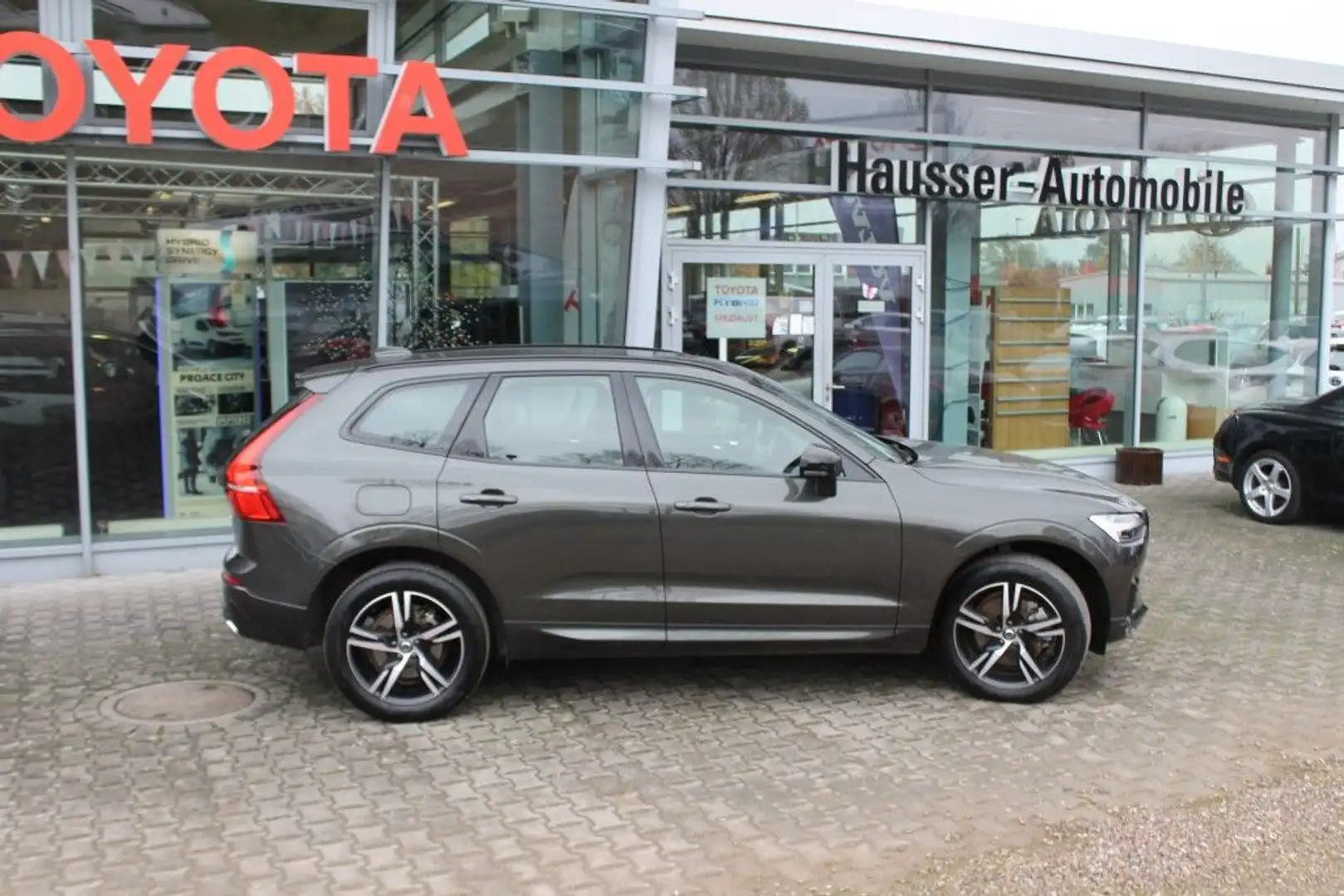 Volvo XC60 B4 D Geartronic RDesign Gris - 2