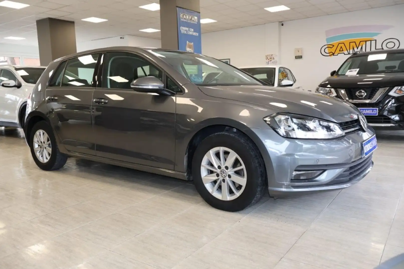 Volkswagen Golf 1.0 TSI Advance 85kW Gris - 1
