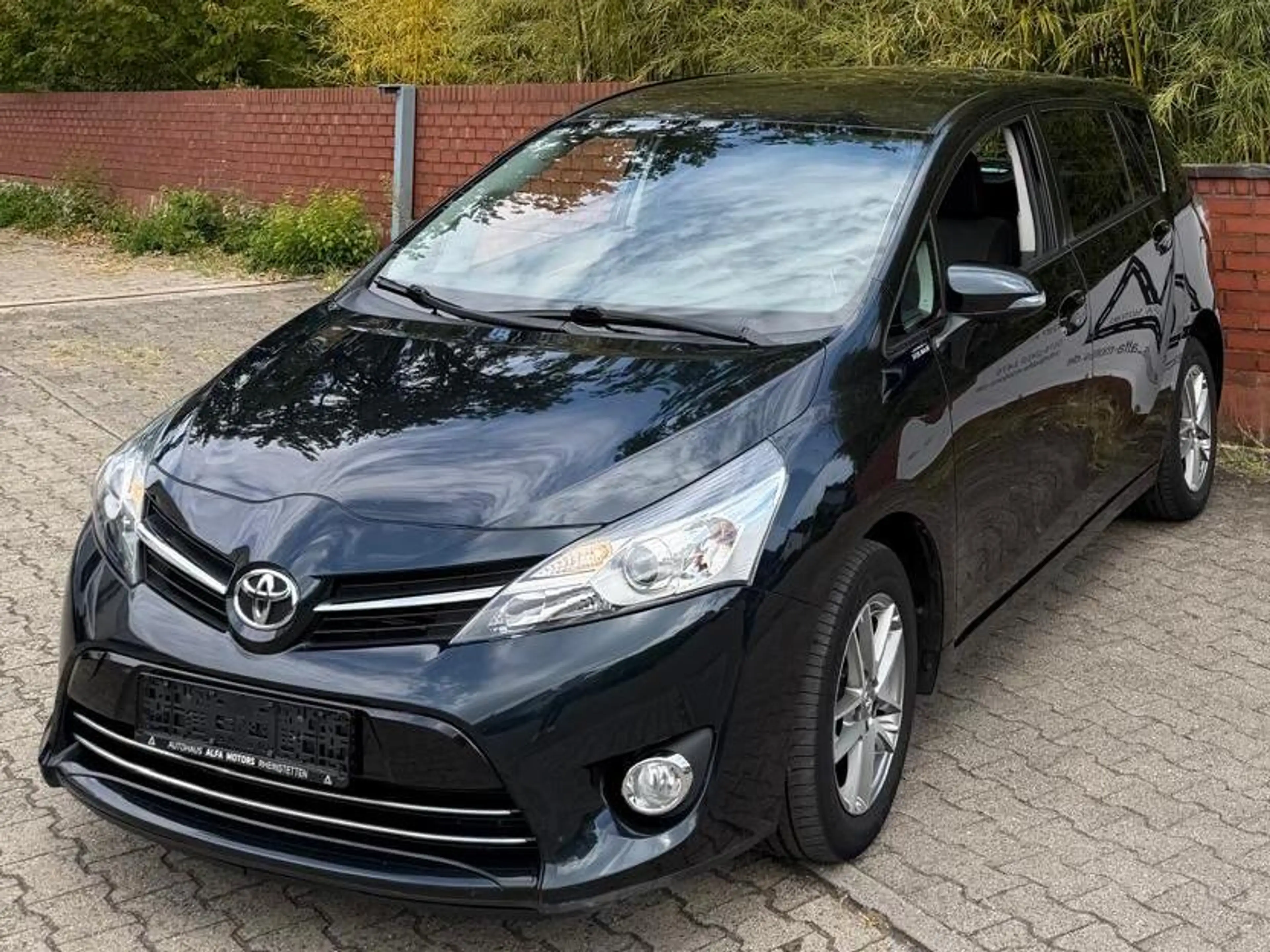 Toyota Verso Basis // 7-Sitzer // Anhängerkupplung // 2-Hand //