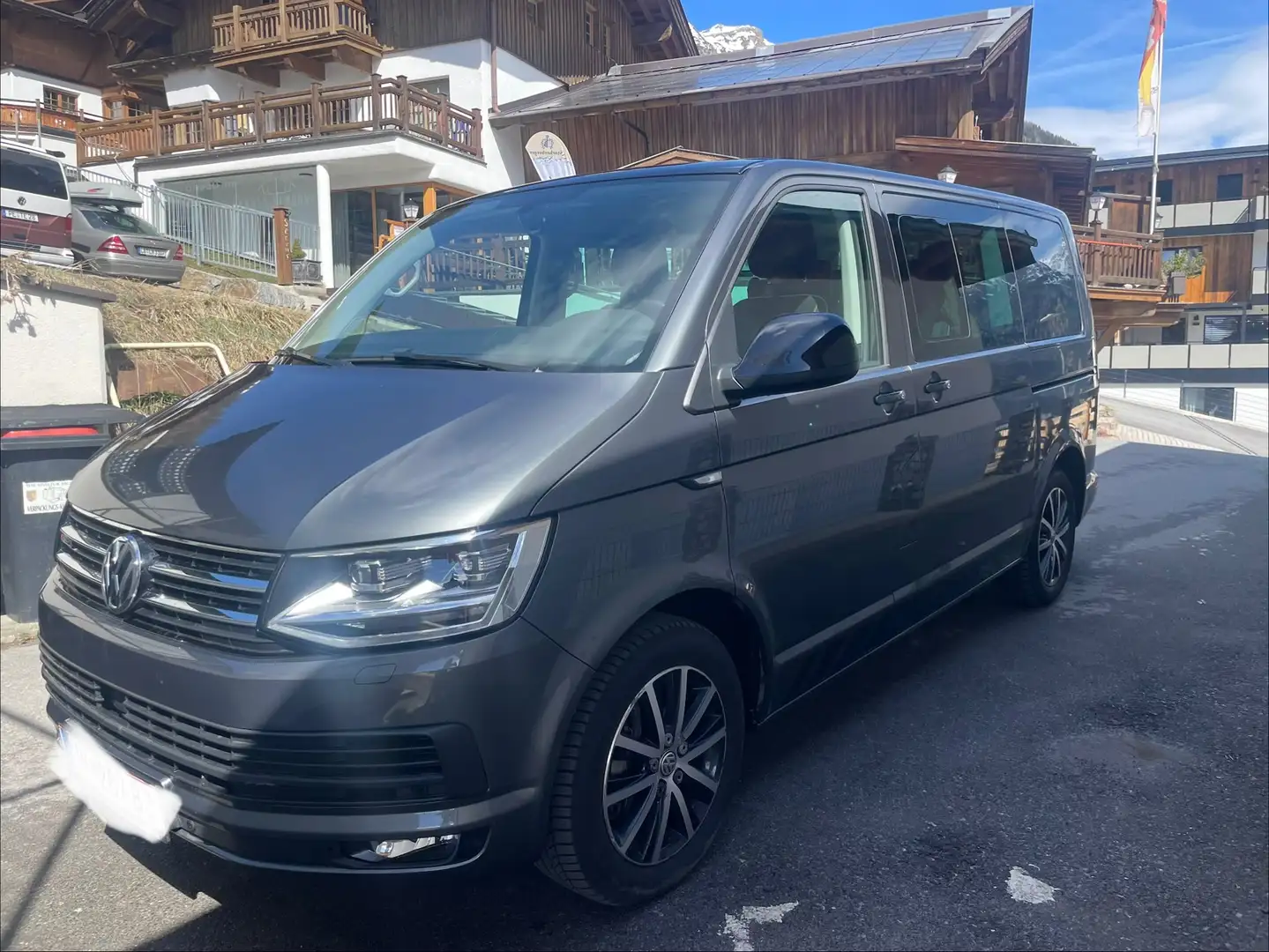 Volkswagen T6 Multivan Multivan Edition 2,0 TDI 4Motion DSG Edition Grau - 1