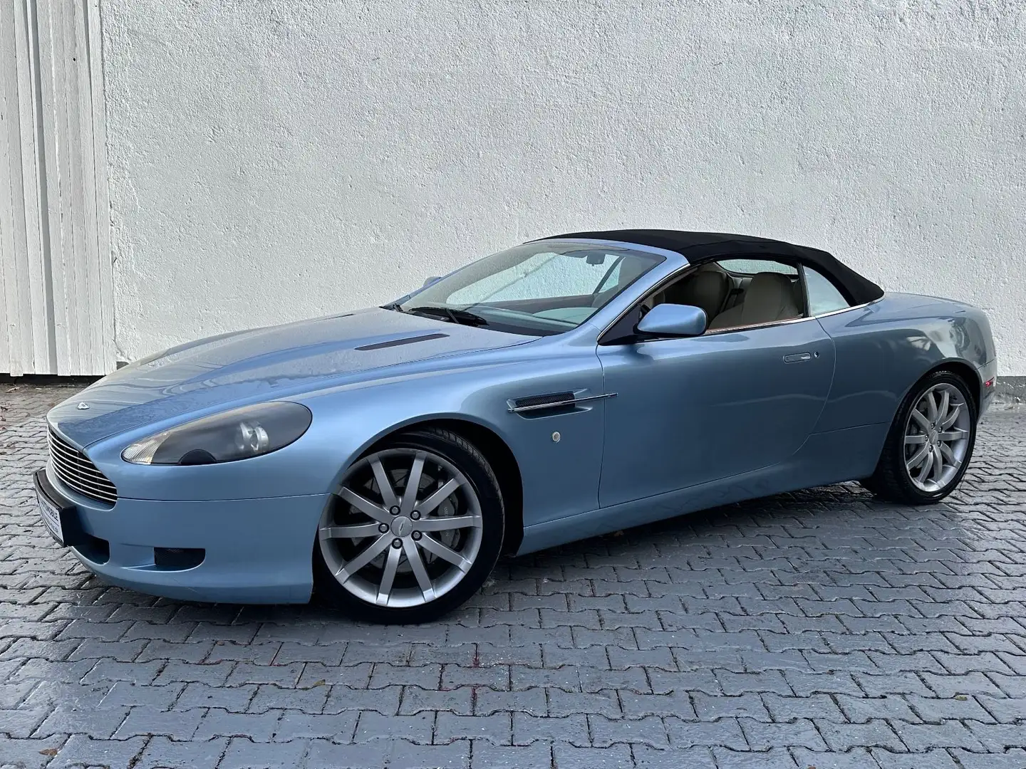Aston Martin DB9 Blauw - 1