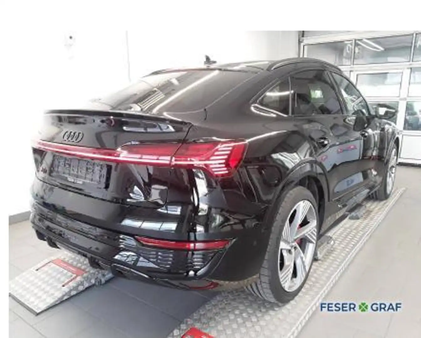 Audi Q8 e-tron Sportback 50 e-tron edition S Line Pano,HUD,B&O,AH Zwart - 2