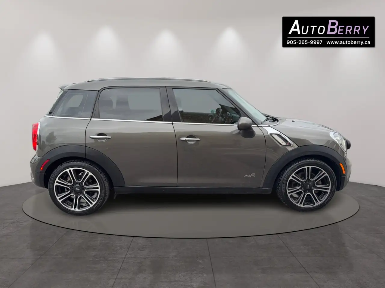 MINI Cooper Countryman снимка MINI Cooper Countryman
