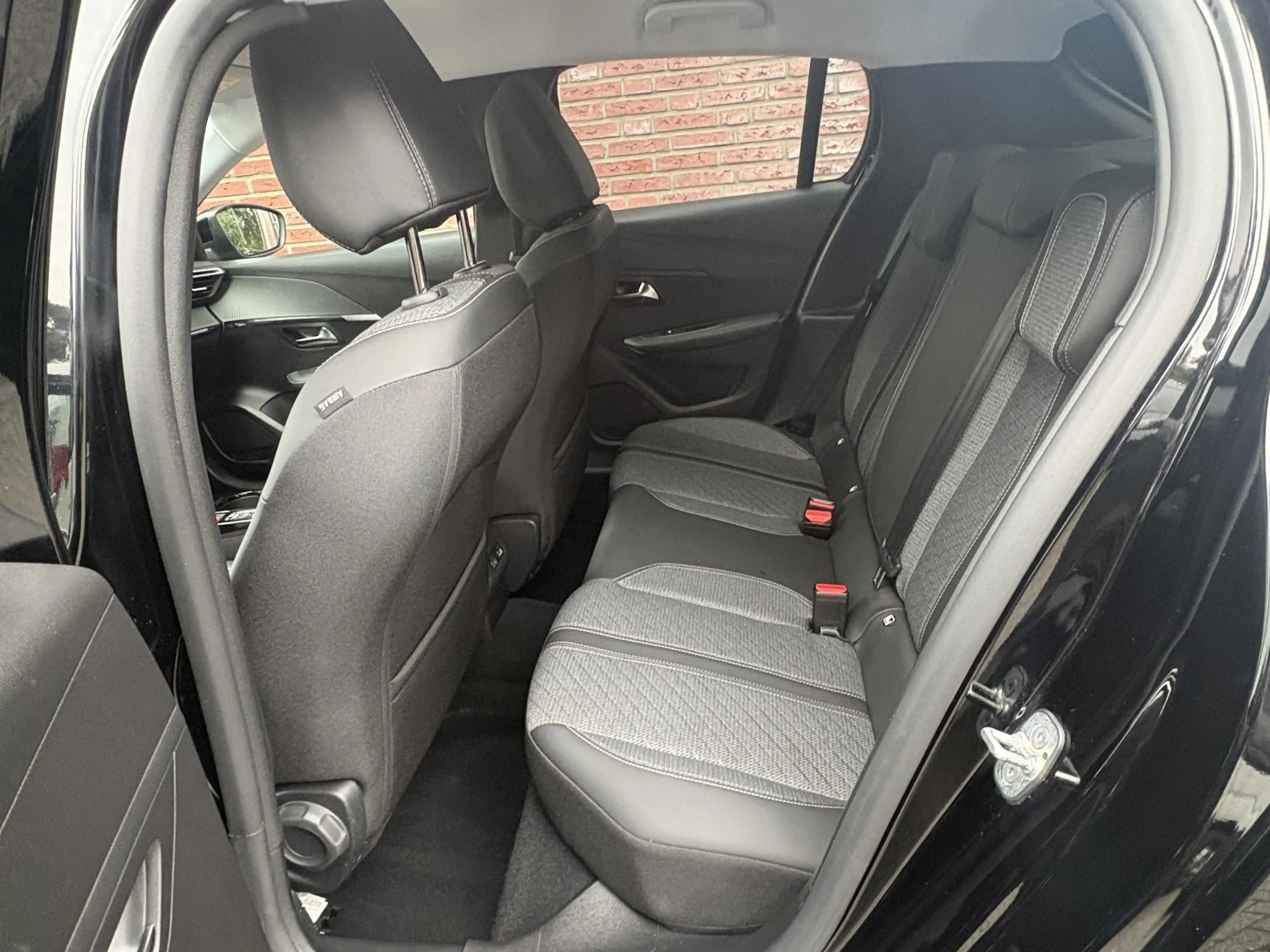 Peugeot 208 Allure 1.2 Turbo 100pk EAT8 | 3D i-COCKPIT® | NAVI — photo 10