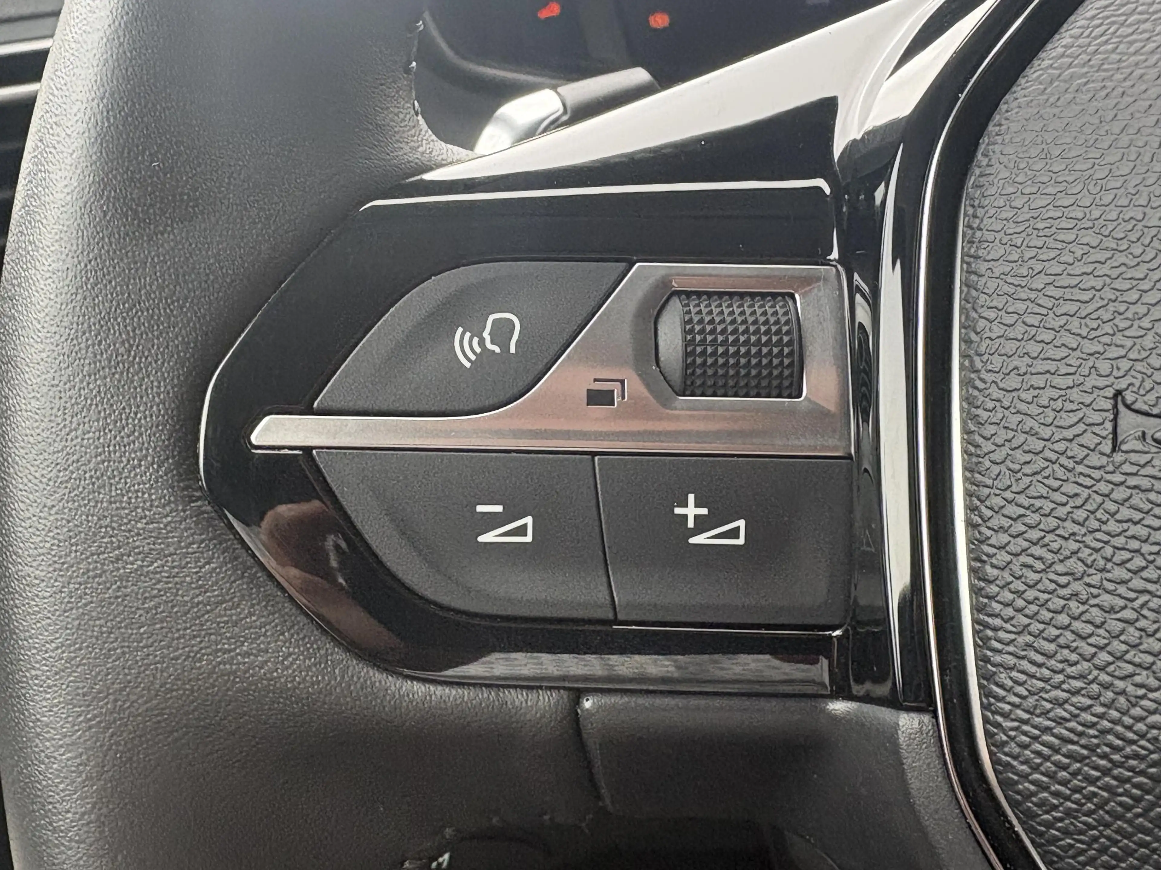 Peugeot 208 Allure 1.2 Turbo 100pk EAT8 | 3D i-COCKPIT® | NAVI — photo 15