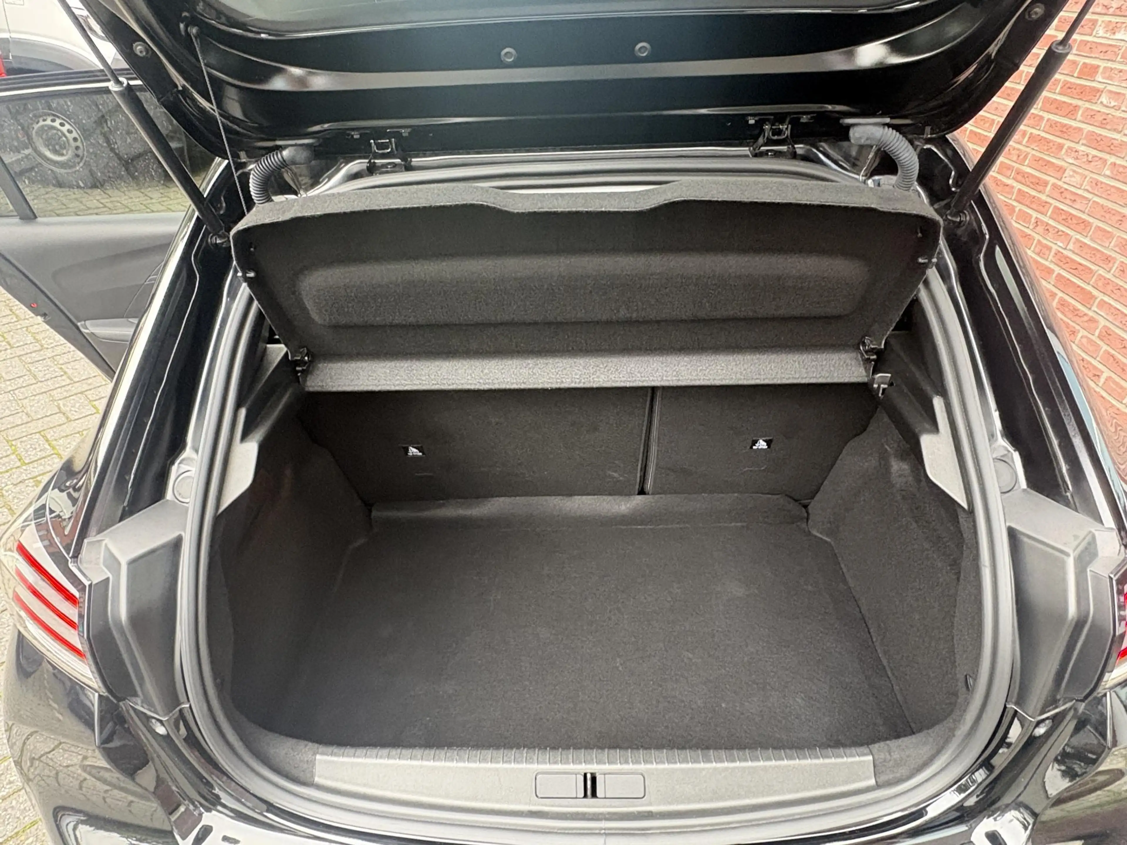 Peugeot 208 Allure 1.2 Turbo 100pk EAT8 | 3D i-COCKPIT® | NAVI — photo 11