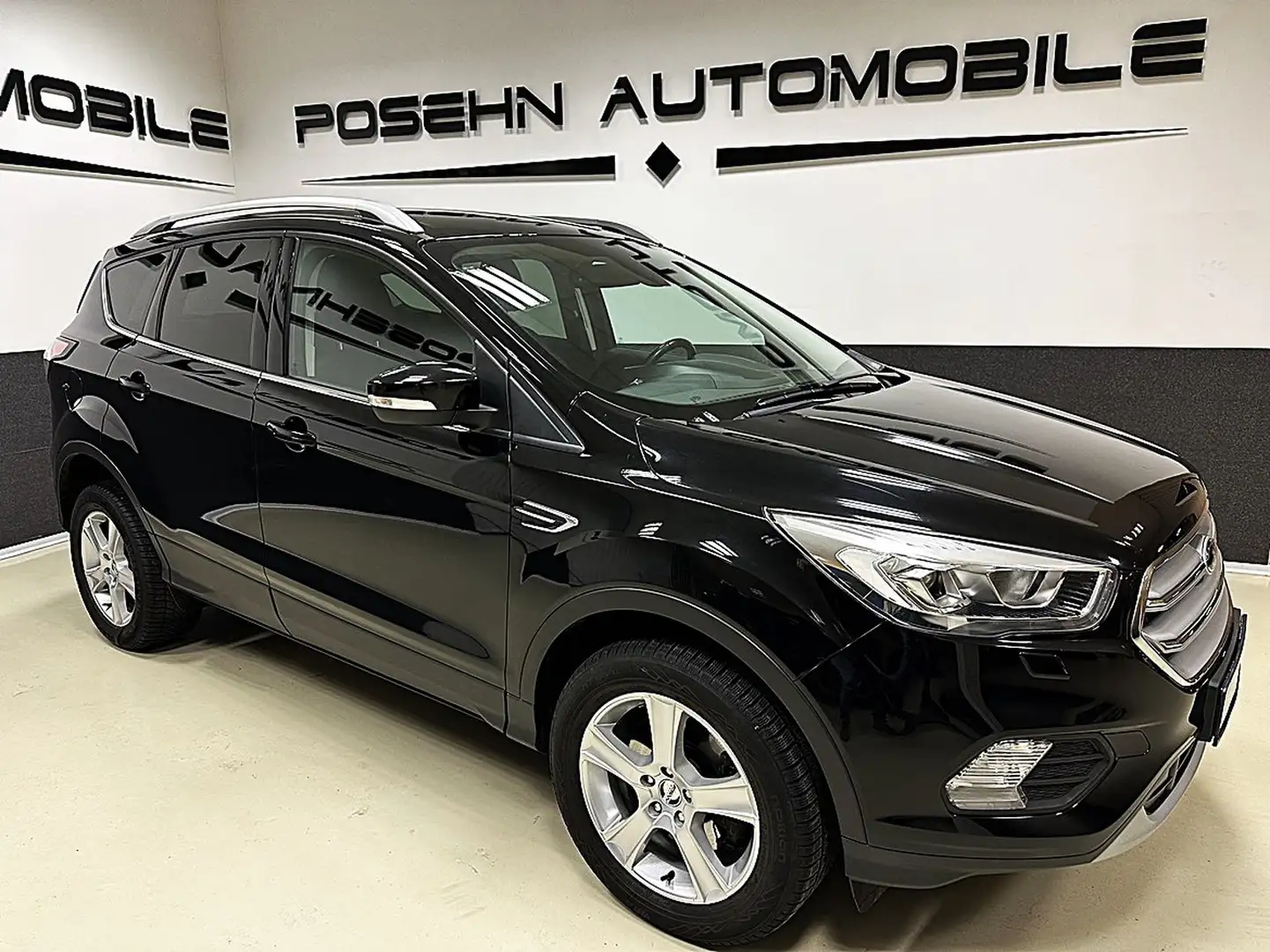 Ford Kuga 2.0 TDCi Aut. Titanium Navi Teilleder Kamera Schwarz - 1