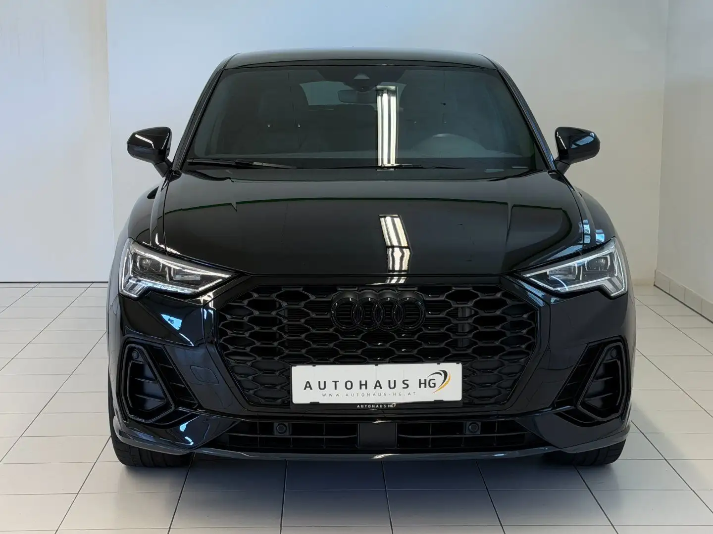 Audi Q3 Sportback 45 1.4 TFSI e S line Schwarz - 2