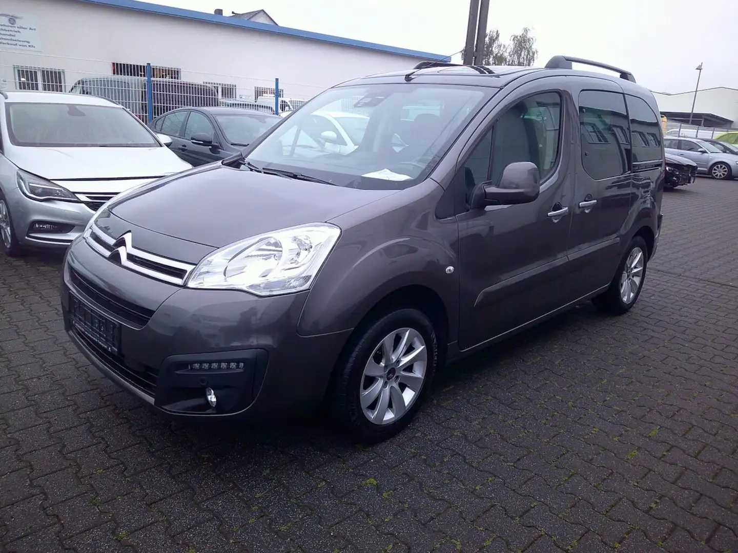 Citroen Berlingo Selection 1.2 Benzin, Alu, Kamera Grau - 1