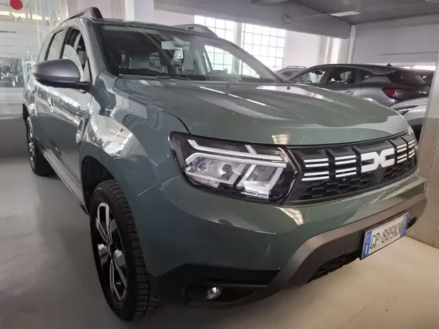 Dacia Duster view 8