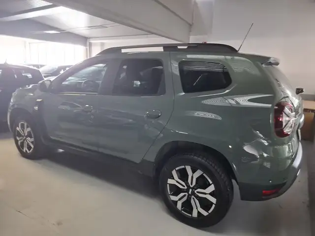 Dacia Duster view 4