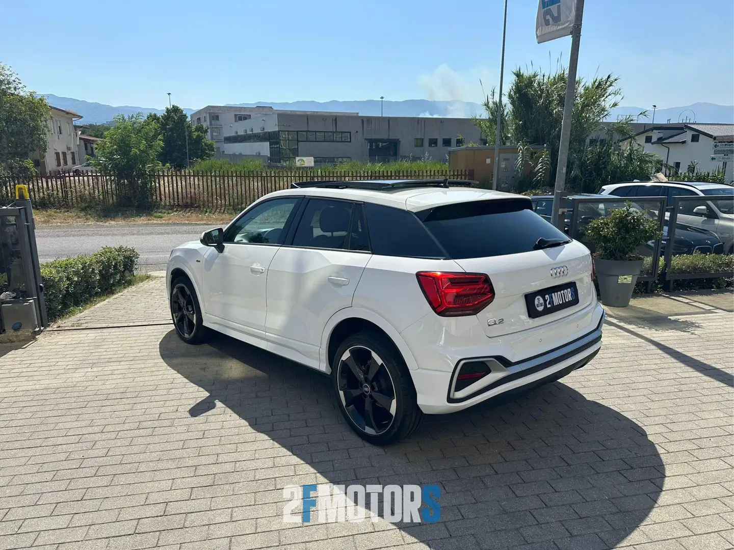 Audi Q2 35 1.5 tfsi Edition One S line s-tronic Bianco - 2