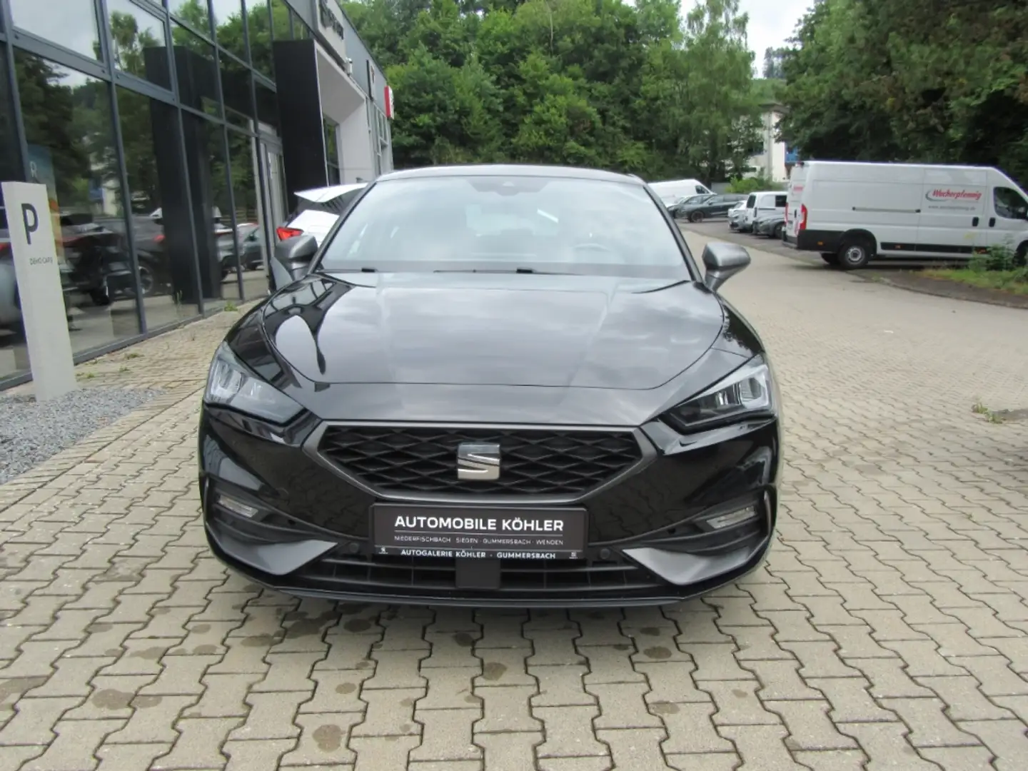 SEAT Leon FR 1.5 TSI 6 Gang Schaltgetriebe Navigation Noir - 2