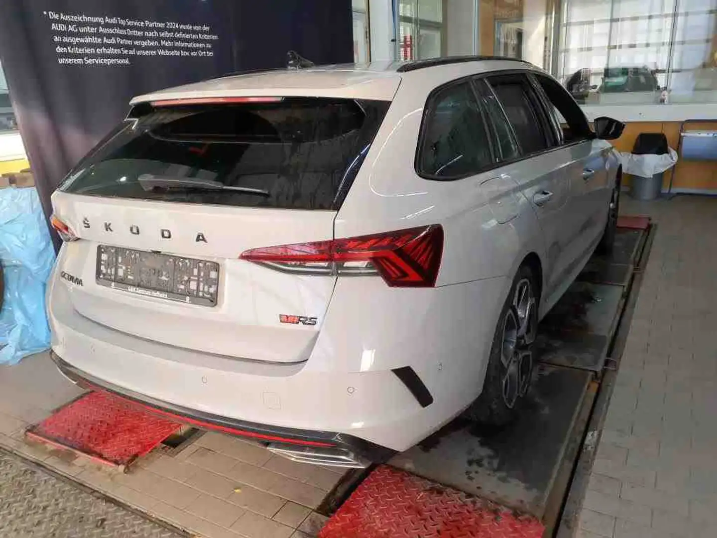 Skoda Octavia RS Combi Plus*4x4*NAVI*AHK*SHZ*PDC*LED Grau - 2