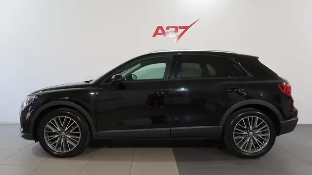 Audi Q3 view 3