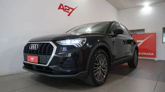 Audi Q3 view 14