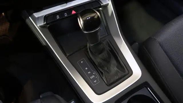 Audi Q3 view 11