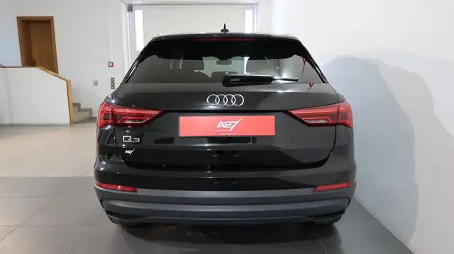 Audi Q3 view 7