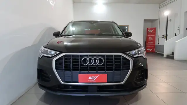 Audi Q3 view 6