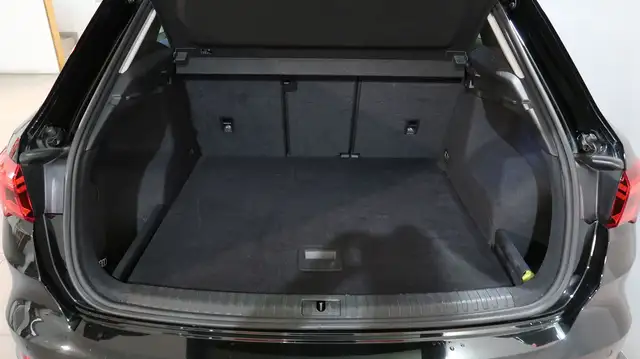 Audi Q3 view 10