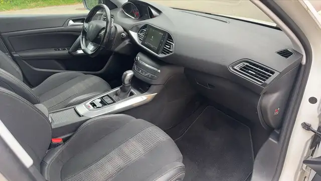 Peugeot 308 view 10