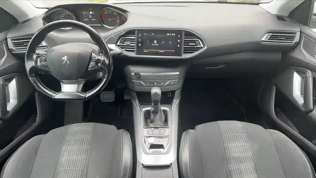 Peugeot 308 view 11