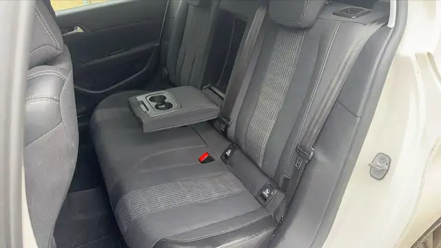 Peugeot 308 view 9
